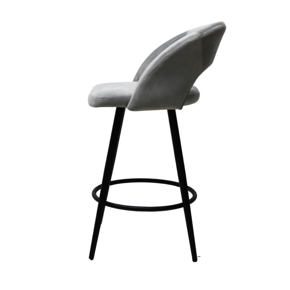Banco bajo Kingstrong Cádiz con asiento y respaldo tapizados en tela y base de metal en acabado mate.
