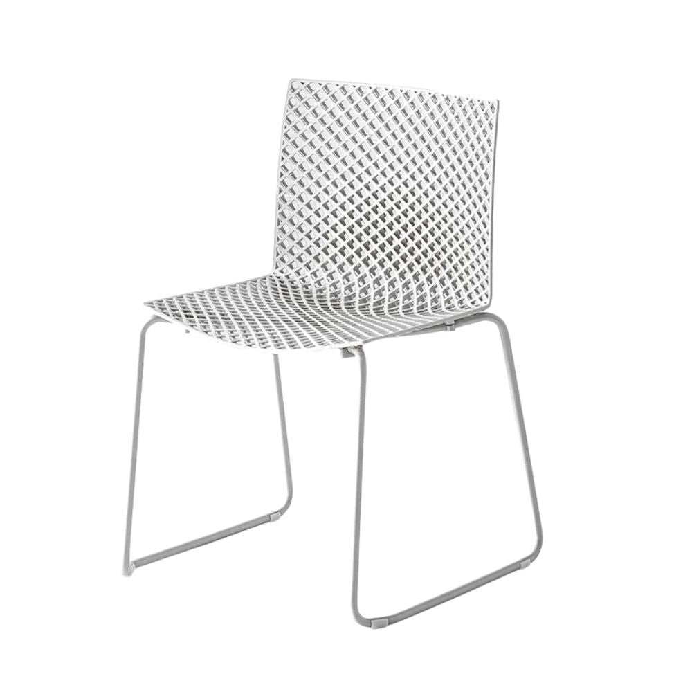 Silla Labenze Fuller en tecnopolímero con patas trineo de acero pintado