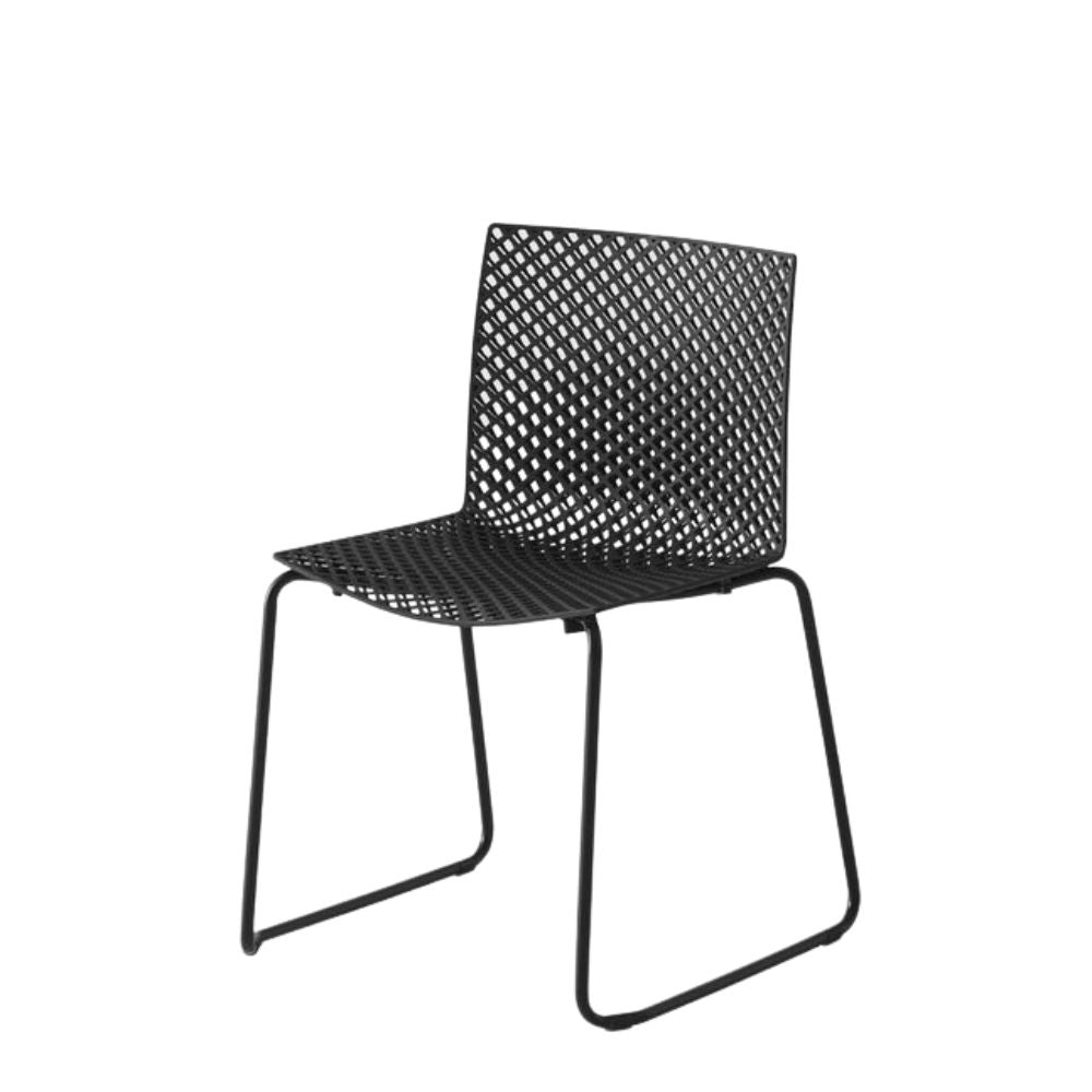 Silla Labenze Fuller en tecnopolímero con patas trineo de acero pintado