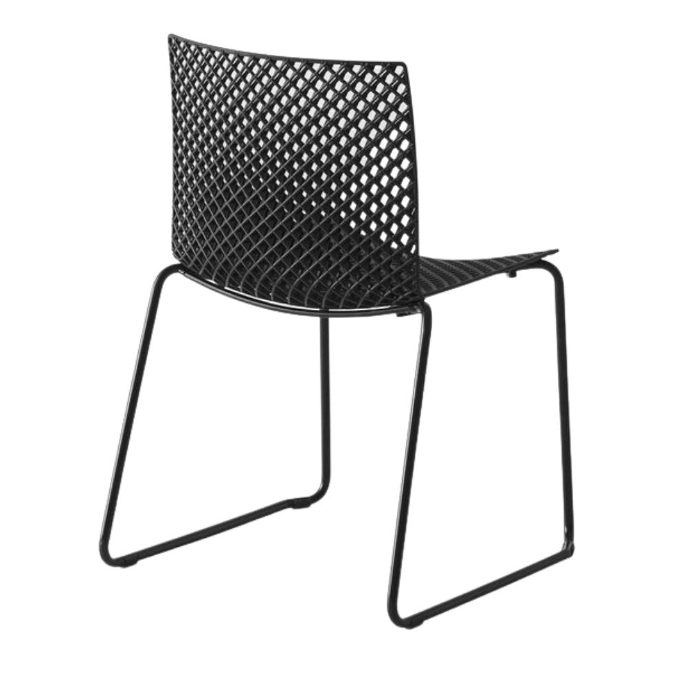 Silla Labenze Fuller en tecnopolímero con patas trineo de acero pintado