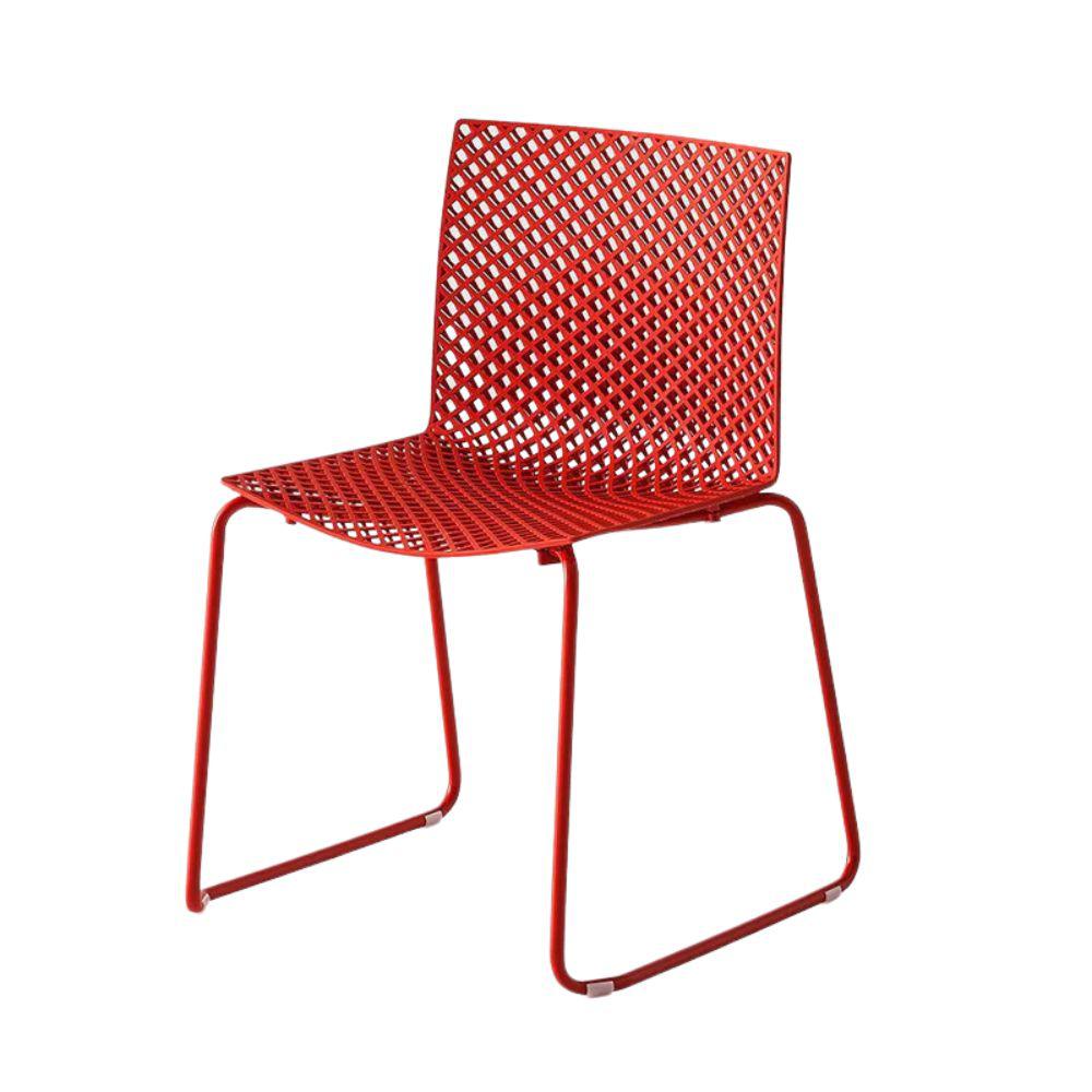Silla Labenze Fuller en tecnopolímero con patas trineo de acero pintado