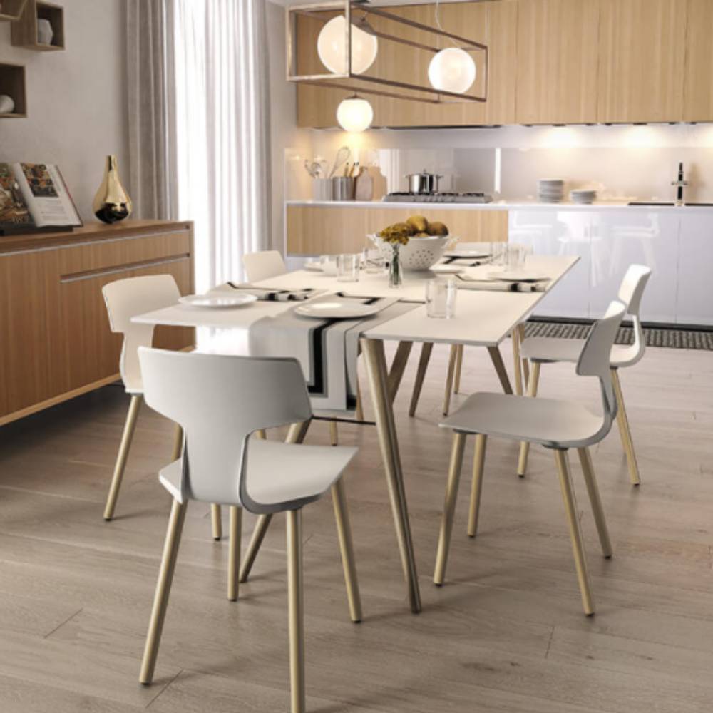 Silla comercial Colos Split GL con concha de polipropileno y patas de madera torneada natural