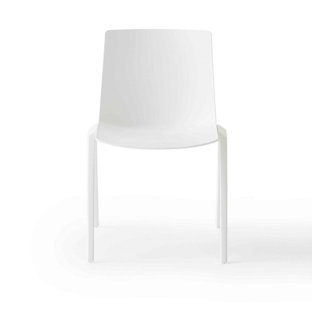 Silla comercial Labenze Jubel IV de tecnopolímero con cuatro patas de acero recubierto apilable
