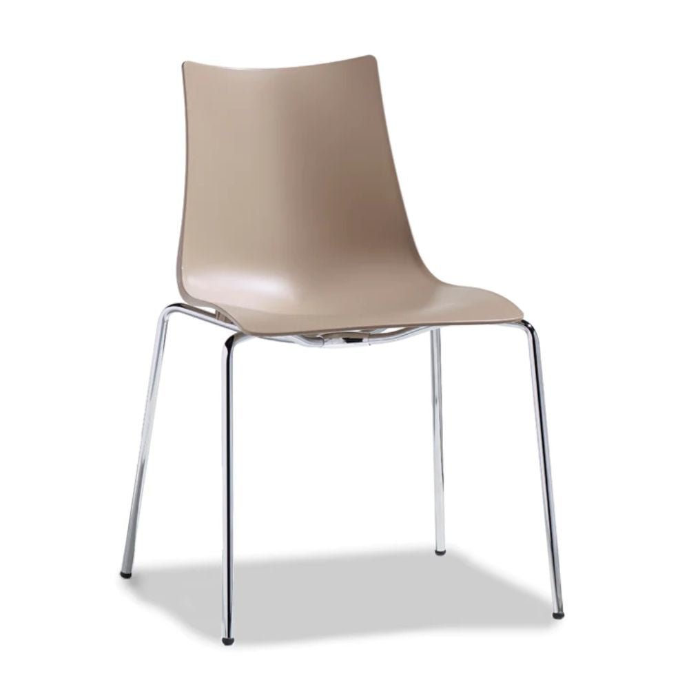 Silla comercial Labenze Zebra apilable en tecnopolímero reciclable con estructura tubular de acero