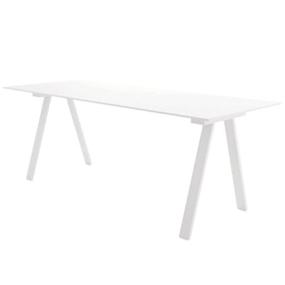 Mesa rectangular Colos VU B/R 1600 con base tripie en V y cubierta multicapa laminada HPL