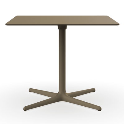 Mesa cuadrada baja Resol Toledo XL 90x90 con estructura de aluminio y sobre de compacto fenólico.