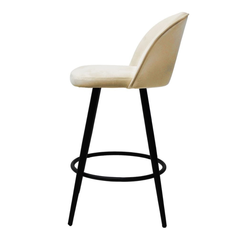 Banco bajo Kingstrong Avila con asiento y respaldo tapizados en tela y base de metal en acabado mate.