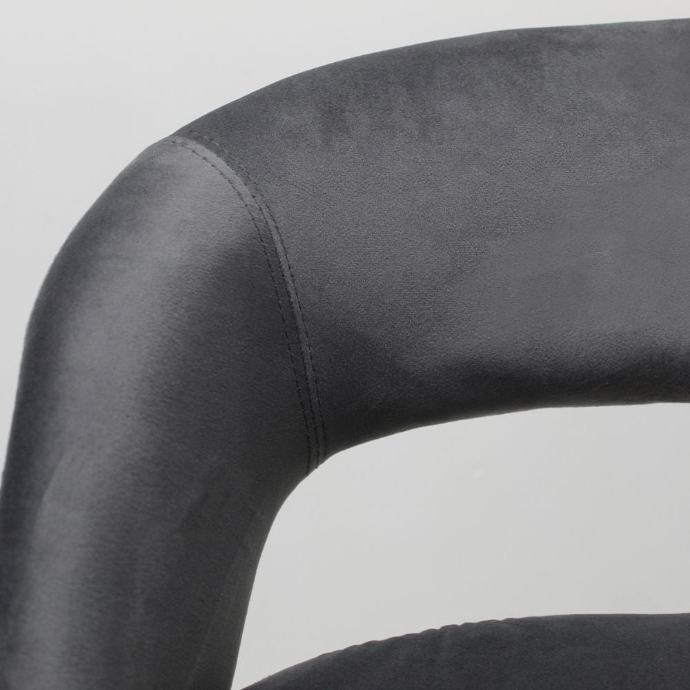 Banco bajo Kingstrong Cádiz con asiento y respaldo tapizados en tela y base de metal en acabado mate.