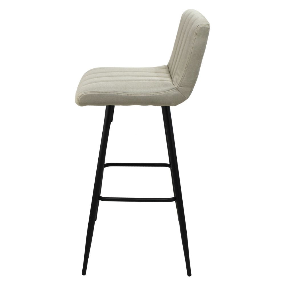 Banco alto Kingstrong Pizol con asiento y respaldo tapizados en tela y base de metal en acabado mate.