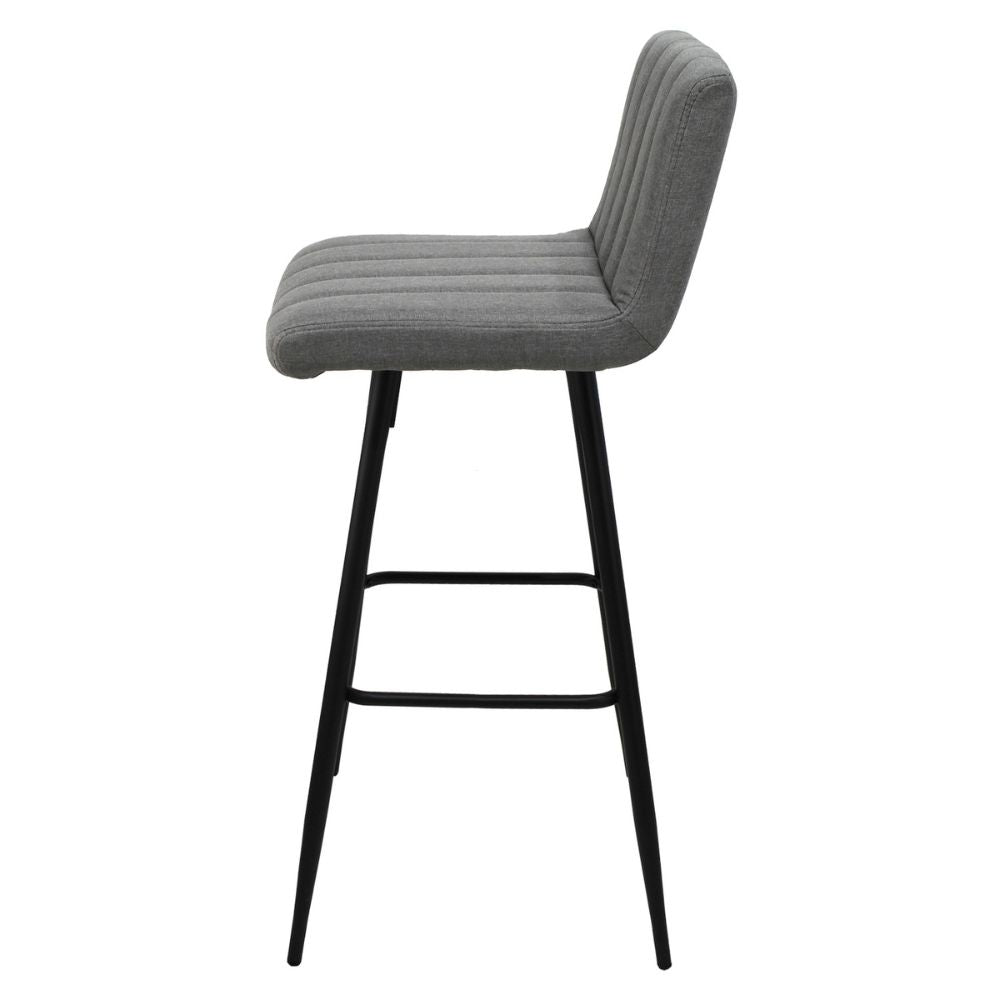 Banco alto Kingstrong Pizol con asiento y respaldo tapizados en tela y base de metal en acabado mate.