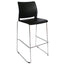 Banco alto Offiho Alpha OHV-102ALTA con estructura de acero cromado y asiento de polipropileno de color