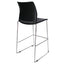 Banco alto Offiho Alpha OHV-102ALTA con estructura de acero cromado y asiento de polipropileno de color