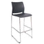 Banco alto Offiho Alpha OHV-102ALTA con estructura de acero cromado y asiento de polipropileno de color