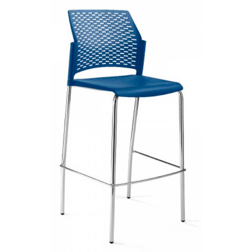 Banco comercial Requiez Rewind RE-570R sin brazos, con respaldo ventilado y cuatro patas tubulares de acero.