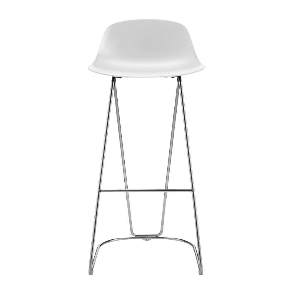 Banco bajo Infiniti Pure Loop Mini con asiento de polipropileno y estructura de acero cromado.