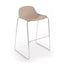 Banco bajo Infiniti Pure Loop Mini con asiento de polipropileno y estructura de acero cromado.