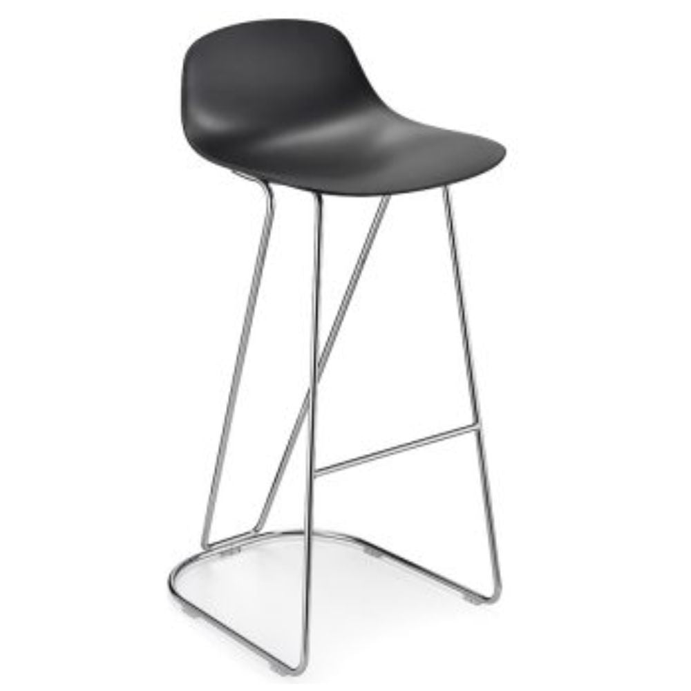 Banco alto Infiniti Pure Loop Mini con asiento en polipropileno y estructura de acero cromado.