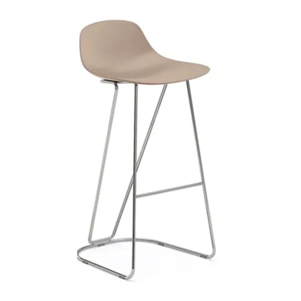 Banco alto Infiniti Pure Loop Mini con asiento en polipropileno y estructura de acero cromado.