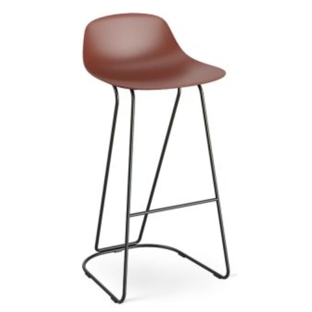 Banco alto Infiniti Pure Loop Mini con asiento en polipropileno y estructura de acero cromado.