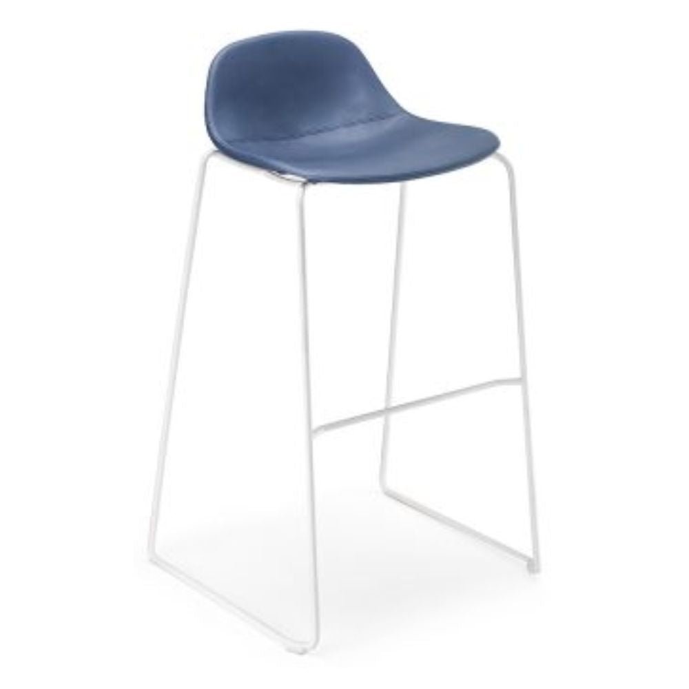 Banco alto Infiniti Pure Loop Mini con asiento en polipropileno y estructura de acero cromado.