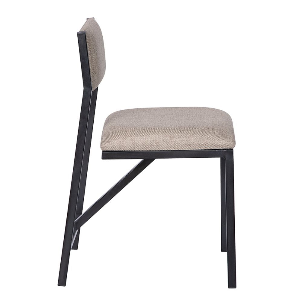 Silla comercial Albar AR-170 tapizada en hule espuma con estructura metálica de tubo cuadrado