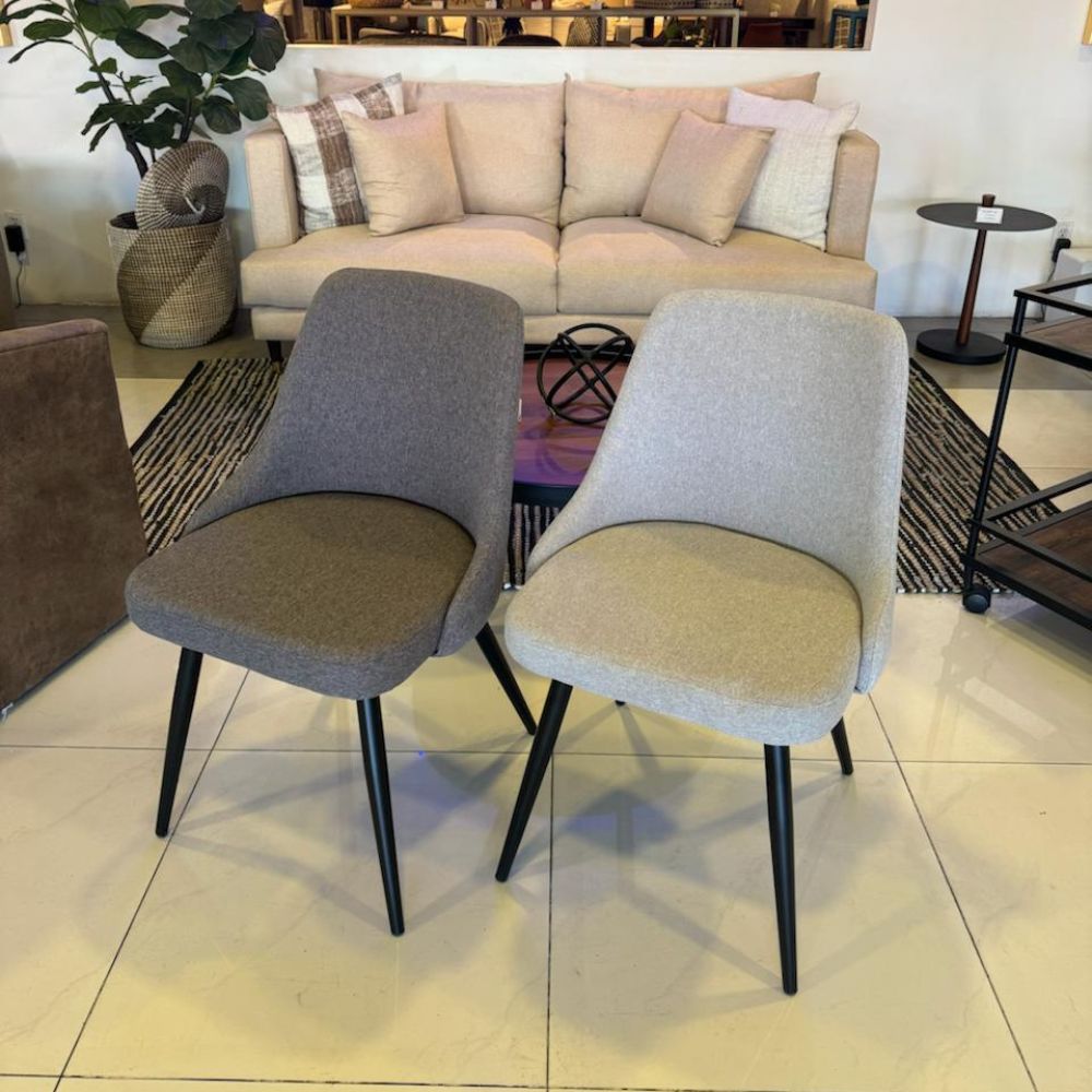 Silla comercial bistró Nogal Beat Trom tapizada en tela con base de metal