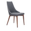 Silla comercial Zuo Moor gris tapizada en polipiel con respaldo de ala y base de madera acabado nogal